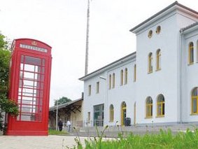 Das Bild zeigt den Bildungsbahnhof in Melsungen