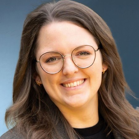 Malena Bey, Programmbereichsleitung Gesellschaft und Kultur; Schulabschlüsse; Pädagogische Qualifizierungen
