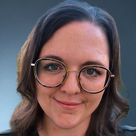 Malena Bey, Programmbereichsleitung Gesellschaft und Kultur; Schulabschlüsse; Pädagogische Qualifizierungen